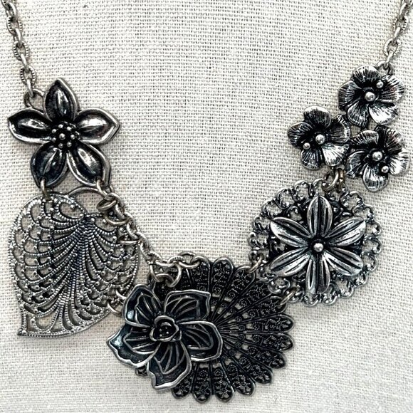 Vintage-Inspired Silver Tone Floral Statement Necklace Adjustable Chain Romantic - Picture 1 of 6